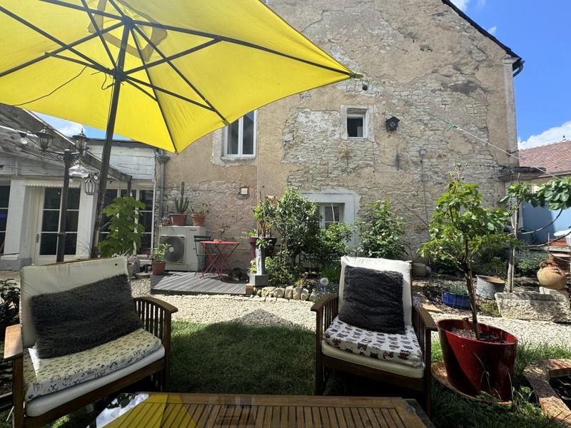 Maison - 280 m² - 10 pièces