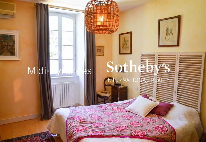 Maison - 430 m² - 9 pièces