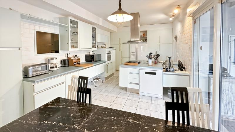 Maison - 205 m² - 6 pièces