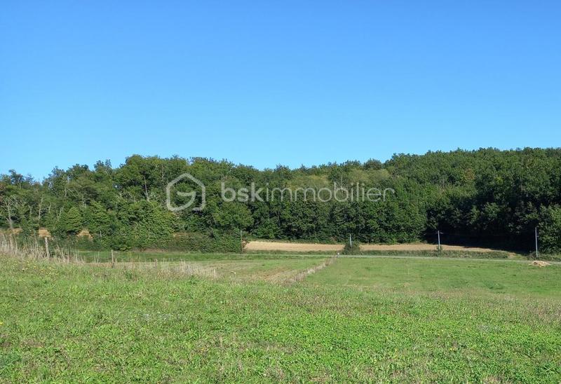 Terrain constructible - 1 800 m²