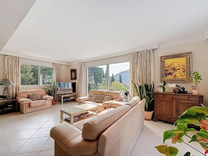 Maison - 231 m² - 7 pièces