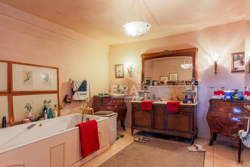 Maison - 316 m² - 10 pièces