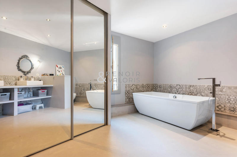 Appartement - 184 m² - 6 pièces