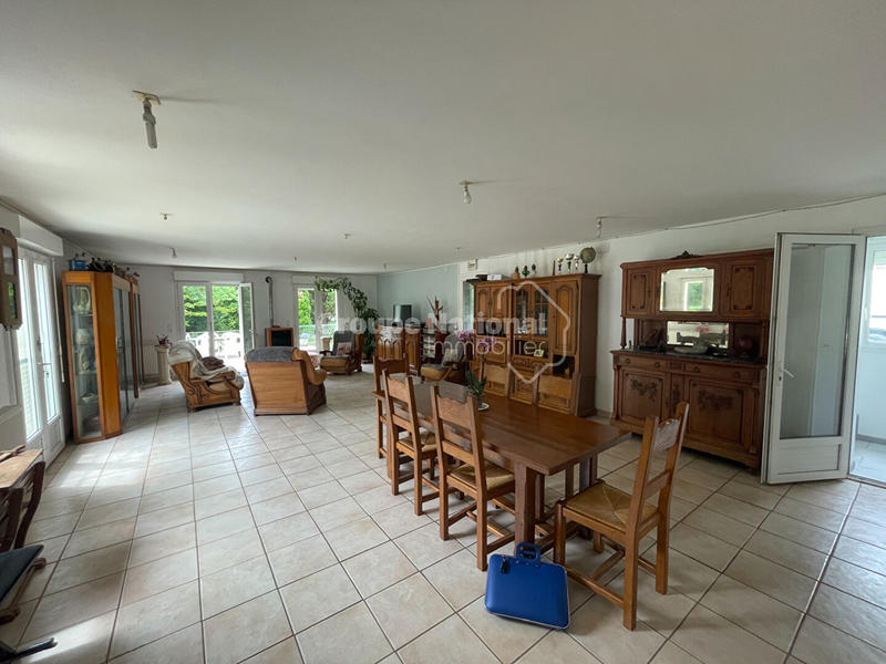 Maison - 310 m² - 7 pièces