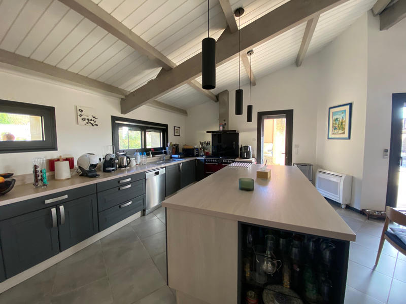 Maison - 202 m² - 7 pièces