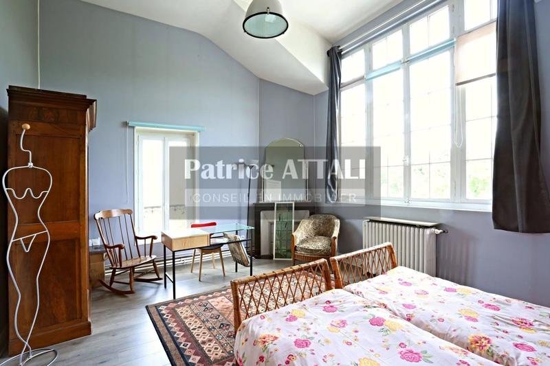 Maison - 420 m² - 12 pièces