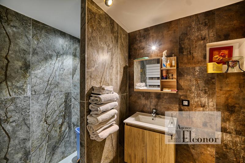 Maison traditionnelle - 477 m² - 23 pièces