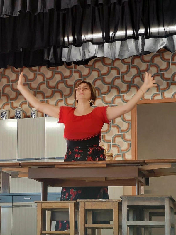 Théâtre - Ferme sous "hôtes" tensions