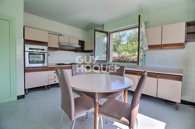 Maison - 218 m² - 9 pièces