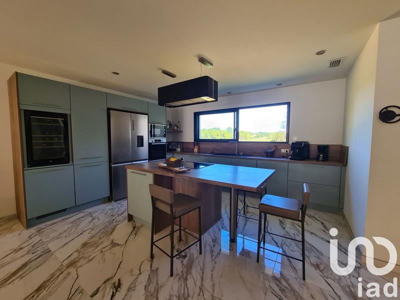 Maison - 250 m² - 7 pièces