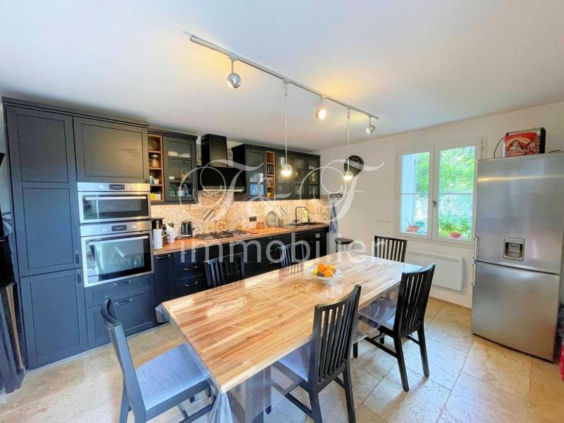 Propriété - 275 m² - 8 pièces