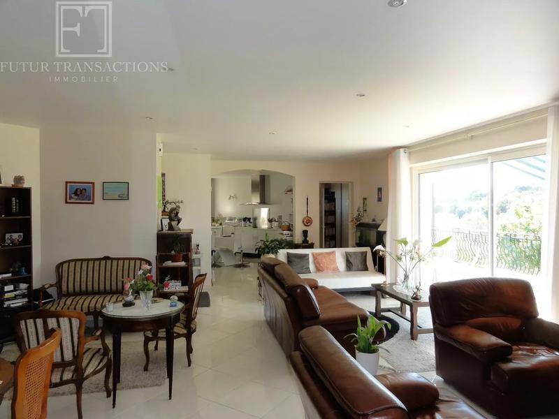 Maison - 187 m² - 7 pièces