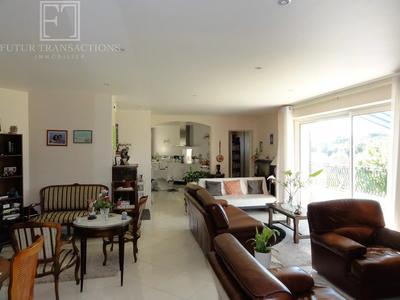 Maison - 187 m² - 7 pièces