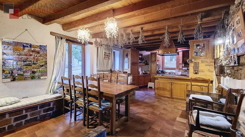 Maison - 528 m² - 17 pièces