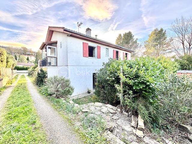 Maison de village - 100 m² - 7 pièces