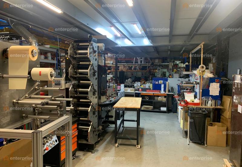 Local d'activité / Entrepôt - 700 m²