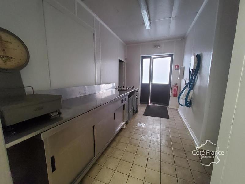 Local d'activité / Entrepôt - 208 m²