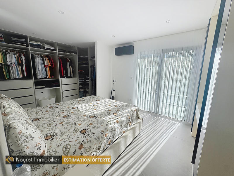 Maison - 237 m² - 9 pièces