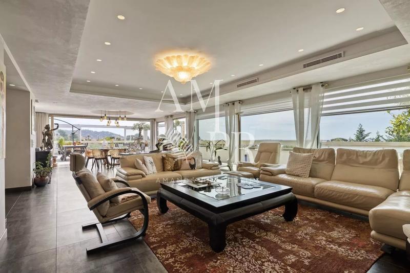 Appartement - 220 m² - 4 pièces