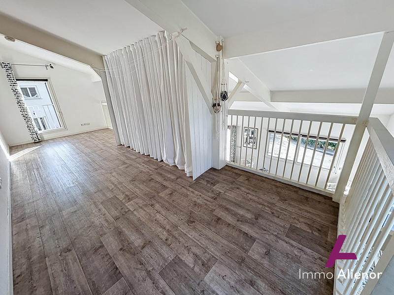 Maison - 212 m² - 7 pièces