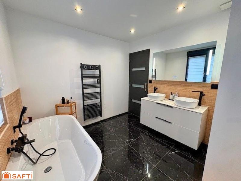 Maison - 96 m² - 5 pièces