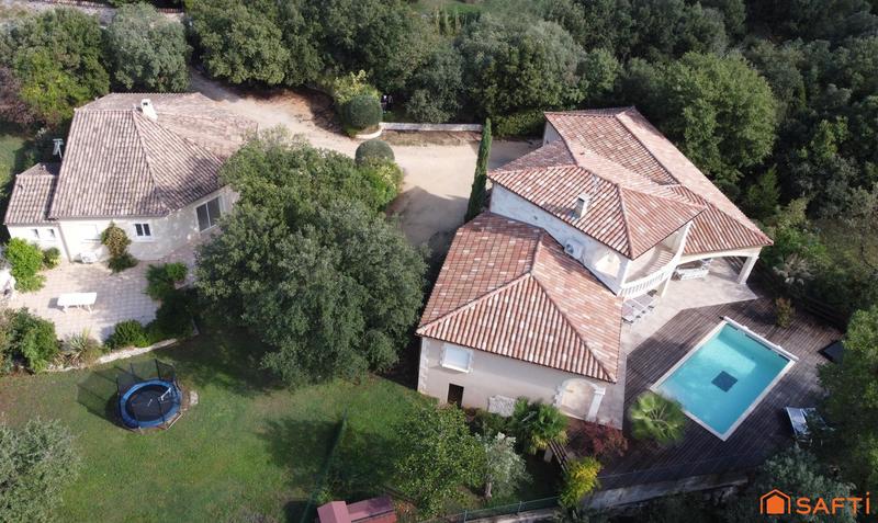 Maison - 327 m² - 7 pièces