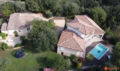 Maison - 327 m² - 7 pièces