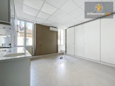 Bureau - 117 m² - 7 pièces