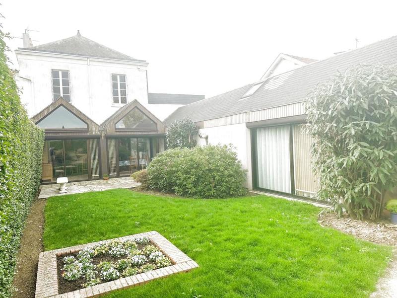 Maison - 236 m² - 11 pièces