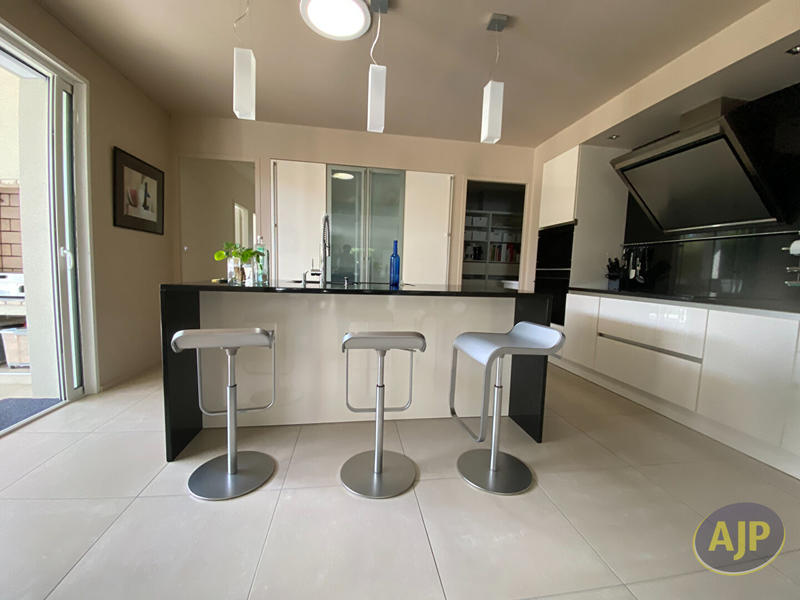 Maison - 176 m² - 5 pièces