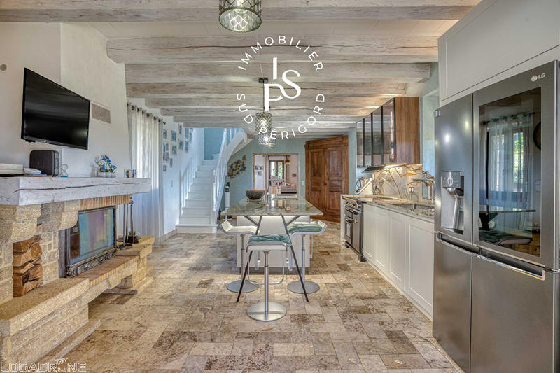 Maison - 448 m² - 16 pièces