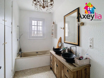 Maison - 214 m² - 8 pièces