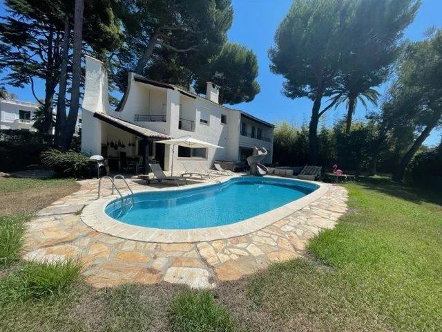 Propriété - 340 m² - 6 pièces