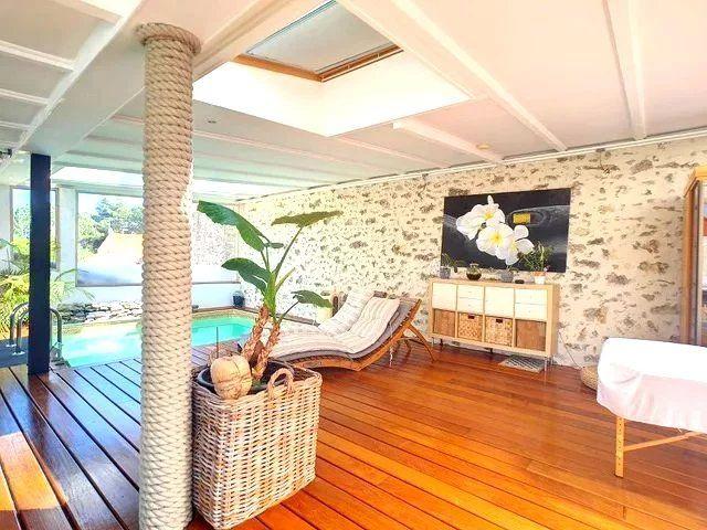 Maison - 208 m² - 5 pièces