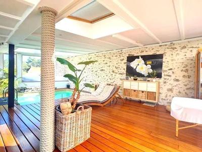 Maison - 208 m² - 5 pièces