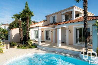 Maison - 252 m² - 8 pièces