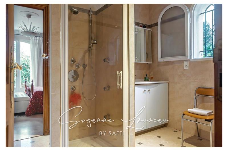 Villa - 215 m² - 9 pièces