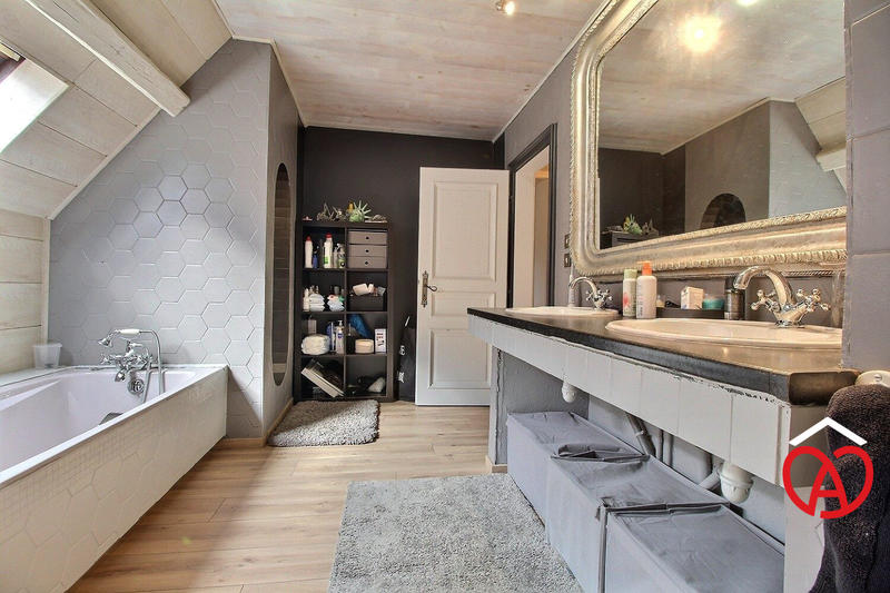 Maison - 192 m² - 7 pièces