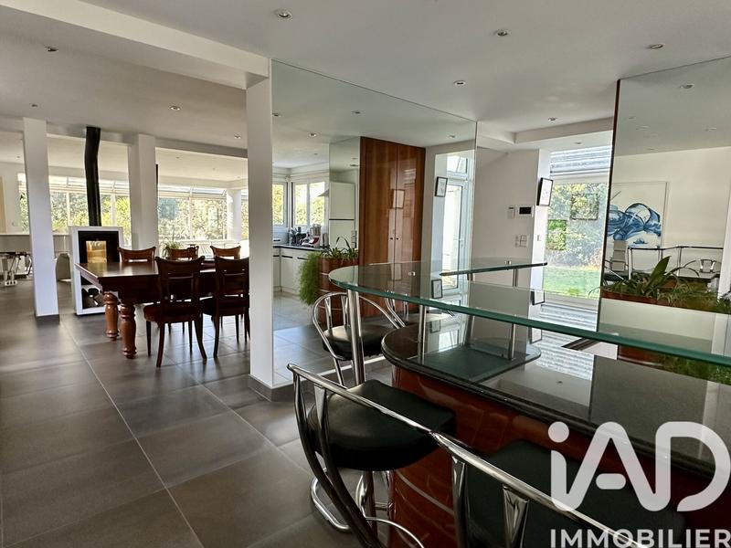 Maison - 272 m² - 9 pièces