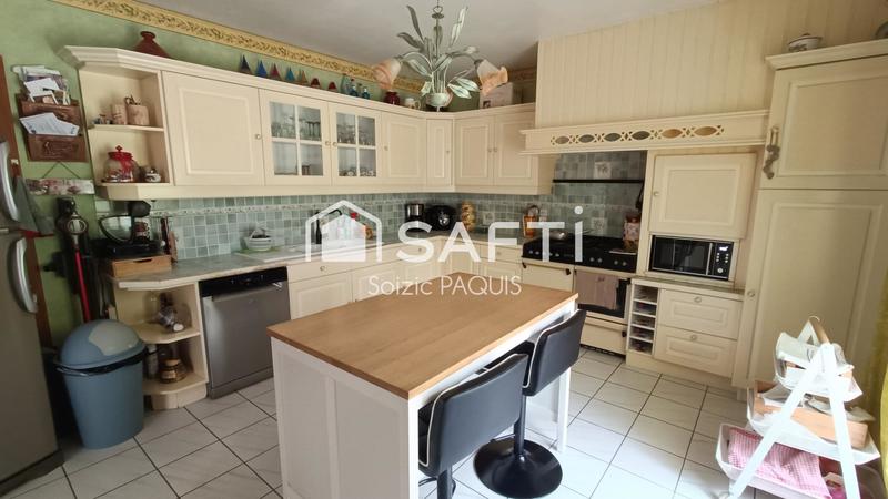 Maison - 240 m² - 8 pièces