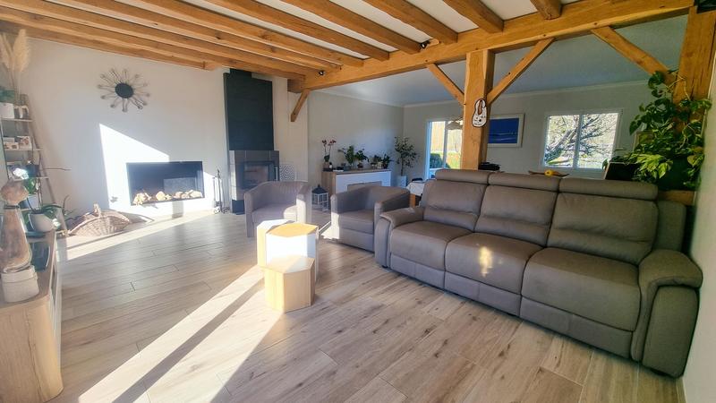 Maison - 240 m² - 8 pièces