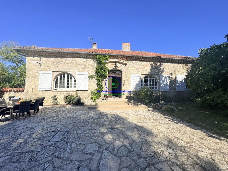 Maison - 273 m² - 8 pièces