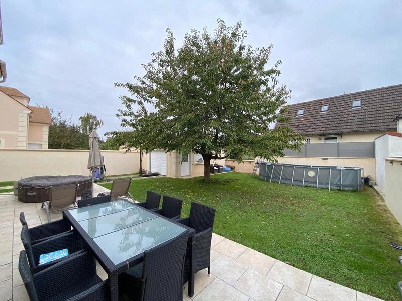 Maison - 175 m² - 9 pièces