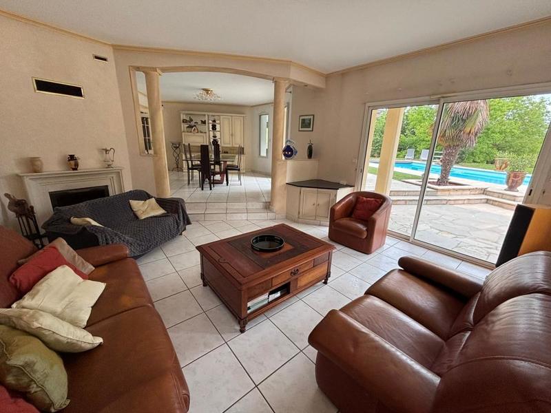 Maison - 206 m² - 7 pièces