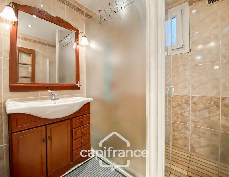 Maison - 223 m² - 8 pièces