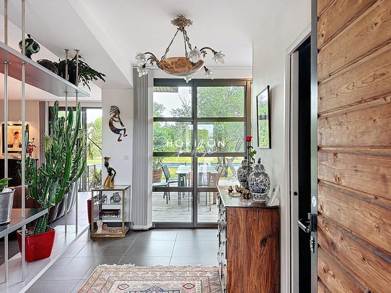 Maison contemporaine - 247 m² - 8 pièces