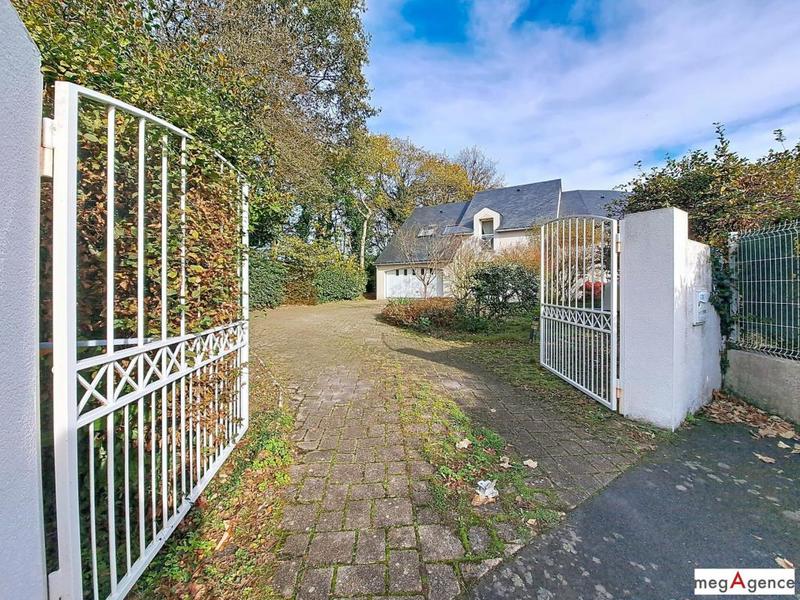 Maison - 200 m² - 8 pièces