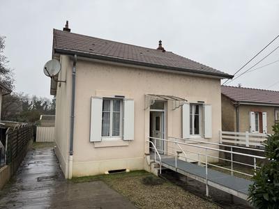 Maison traditionnelle - 93 m² - 4 pièces