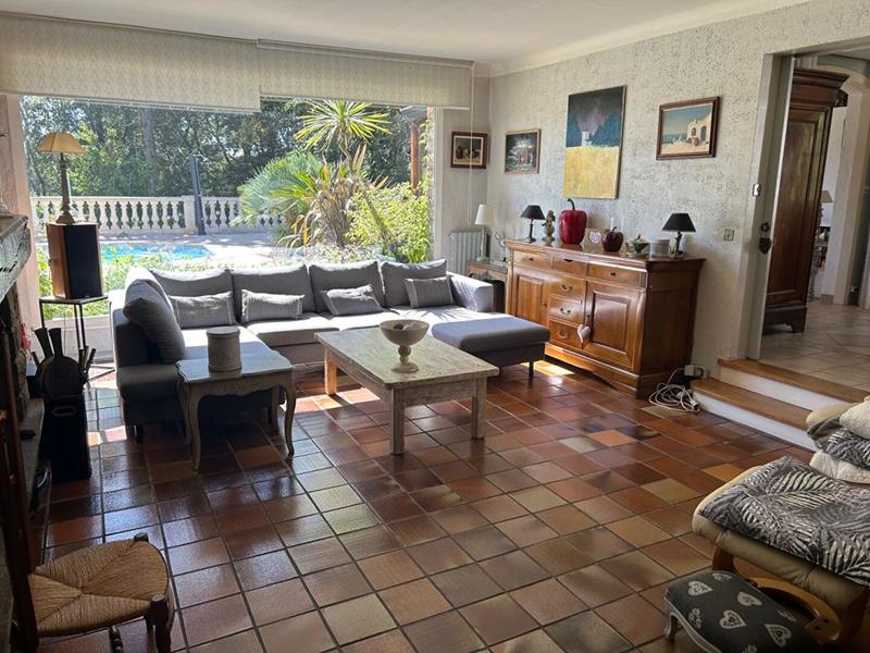 Maison - 184 m² - 8 pièces