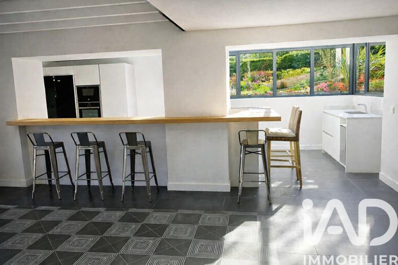 Maison - 220 m² - 5 pièces